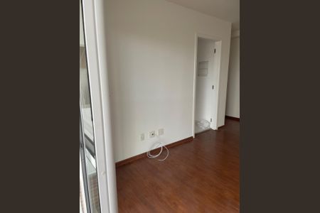 Quarto de apartamento para alugar com 3 quartos, 73m² em Jardim Henriqueta, Taboão da Serra