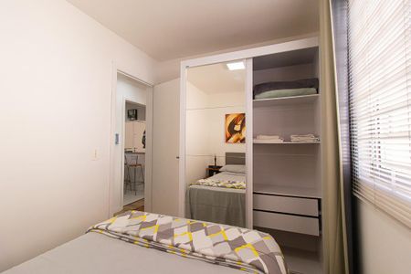 Quarto 1 de apartamento para alugar com 2 quartos, 52m² em Capão Raso, Curitiba
