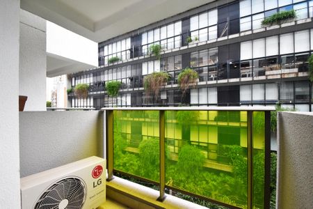 varanda quarto de kitnet/studio para alugar com 1 quarto, 33m² em Vila Madalena, São Paulo