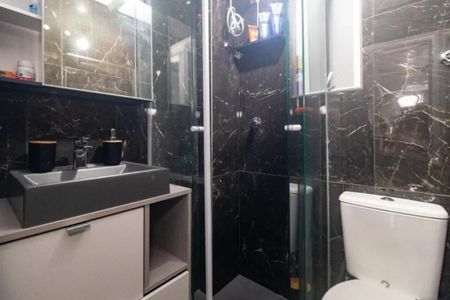 Banheiro de kitnet/studio para alugar com 1 quarto, 25m² em Centro Histórico, Porto Alegre