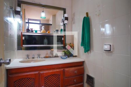 Banheiro de apartamento para alugar com 1 quarto, 50m² em Floresta, Porto Alegre