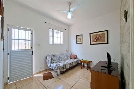 Sala de casa de condomínio para alugar com 1 quarto, 65m² em Guilhermina, Praia Grande