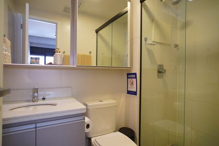 Banheiro de apartamento para alugar com 1 quarto, 88m² em Jardim do Salso, Porto Alegre