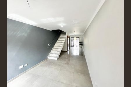 Sala de casa para alugar com 2 quartos, 135m² em Vila Prado, São Paulo