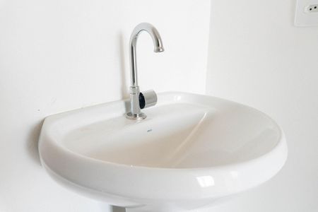 Banheiro da Suíte de apartamento à venda com 1 quarto, 27m² em Jardim Itacolomi, São Paulo