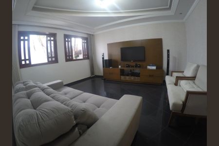 Casa para alugar com 3 quartos, 470m² em Vila Rezende, Goiânia