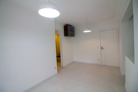 Sala de apartamento para alugar com 1 quarto, 55m² em Jardim Santo Amaro, São Paulo