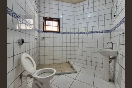 Banheiro de casa de condomínio à venda com 1 quarto, 55m² em Vargem Pequena, Rio de Janeiro