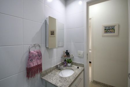 Banheiro de apartamento à venda com 2 quartos, 52m² em Parque Novo Mundo, São Paulo
