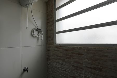 Banheiro de apartamento para alugar com 2 quartos, 46m² em Vila Mogilar, Mogi das Cruzes