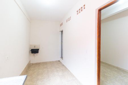Cozinha e area de serviço de casa para alugar com 1 quarto, 36m² em Cipava, Osasco