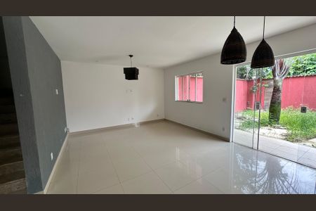 Sala de casa para alugar com 4 quartos, 200m² em Vargem Grande, Rio de Janeiro