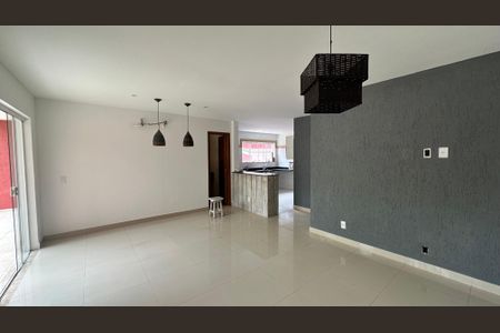 Sala de casa para alugar com 4 quartos, 200m² em Vargem Grande, Rio de Janeiro