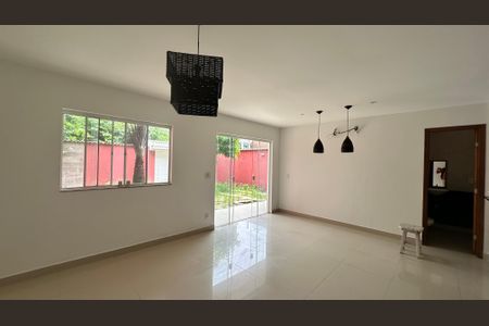 Sala de casa para alugar com 4 quartos, 200m² em Vargem Grande, Rio de Janeiro