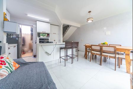 Sala de casa de condomínio à venda com 2 quartos, 104m² em Vila Assunção, Santo André