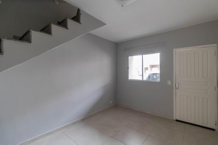 Sala de casa de condomínio para alugar com 2 quartos, 55m² em Vila Buenos Aires, São Paulo