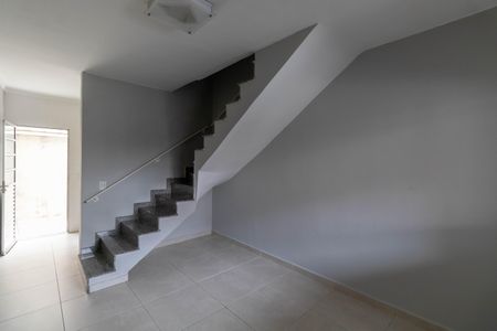 Sala de casa de condomínio para alugar com 2 quartos, 55m² em Vila Buenos Aires, São Paulo