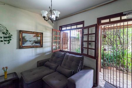 Sala de casa à venda com 2 quartos, 400m² em São Salvador, Belo Horizonte