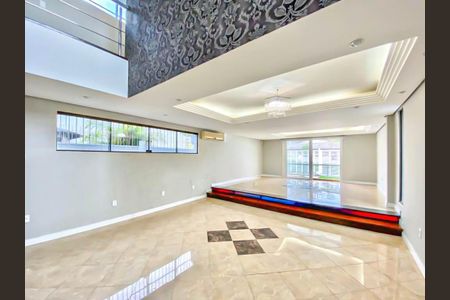 Sala de casa para alugar com 4 quartos, 597m² em Espírito Santo, Porto Alegre