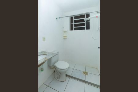 Banheiro de apartamento para alugar com 2 quartos, 51m² em Mont’Serrat, Porto Alegre