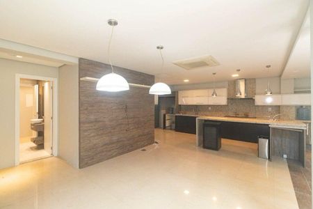 Cozinha de casa à venda com 3 quartos, 408m² em Navegantes, Porto Alegre