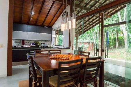 Sala de Jantar de casa de condomínio à venda com 3 quartos, 220m² em Retiro Do Chale, Nova Lima