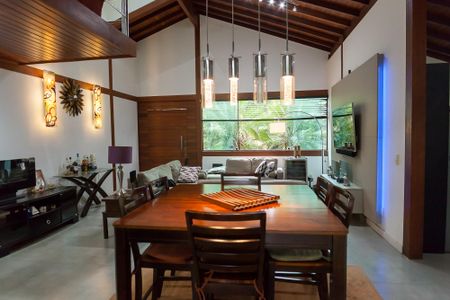 Sala de casa de condomínio à venda com 3 quartos, 220m² em Retiro Do Chale, Nova Lima