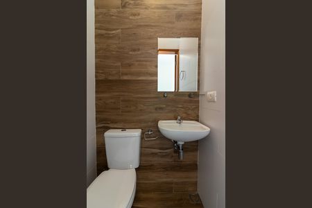 Banheiro da Suíte 1 de casa para alugar com 3 quartos, 55m² em Parque Peruche, São Paulo