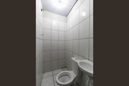 Banheiro de kitnet/studio para alugar com 1 quarto, 23m² em Itaquera, São Paulo