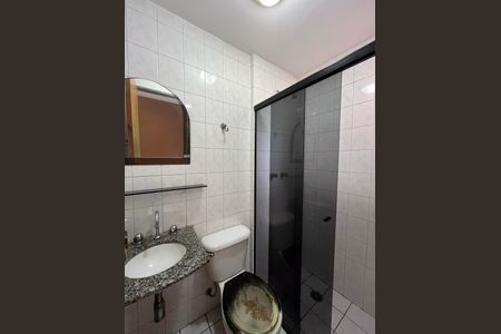 Banheiro de apartamento para alugar com 3 quartos, 64m² em Jardim Santa Emilia, São Paulo