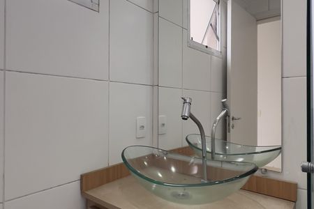 Banheiro da Suíte de apartamento para alugar com 3 quartos, 59m² em Jardim Cocaia, Guarulhos