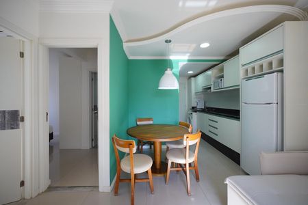 Sala de apartamento para alugar com 2 quartos, 76m² em Canasvieiras, Florianópolis