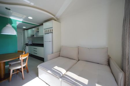 Sala de apartamento para alugar com 2 quartos, 76m² em Canasvieiras, Florianópolis