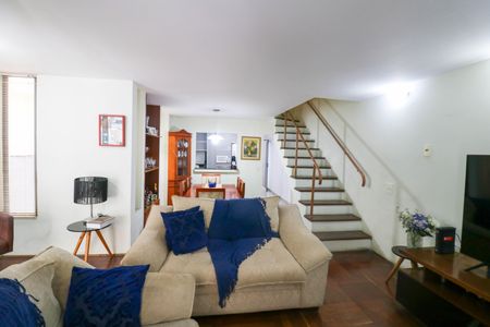 Casa para alugar com 3 quartos, 160m² em Jardim das Acacias, São Paulo