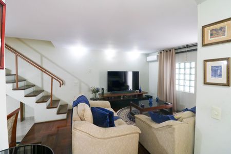 Casa para alugar com 3 quartos, 160m² em Jardim das Acacias, São Paulo