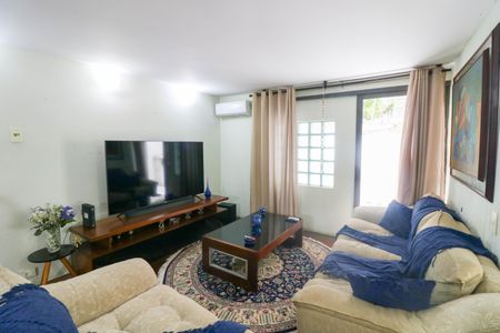 Casa para alugar com 3 quartos, 160m² em Jardim das Acacias, São Paulo