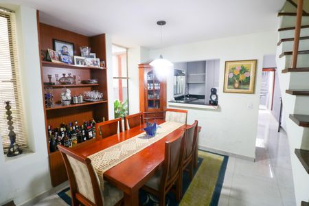 Casa para alugar com 3 quartos, 160m² em Jardim das Acacias, São Paulo