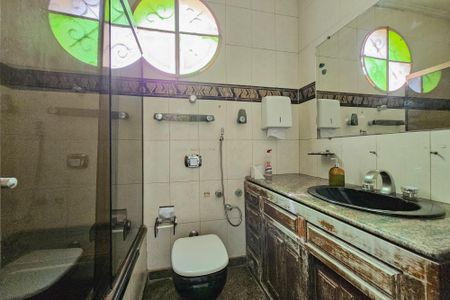 Banheiro de casa à venda com 4 quartos, 371m² em Planalto, Belo Horizonte