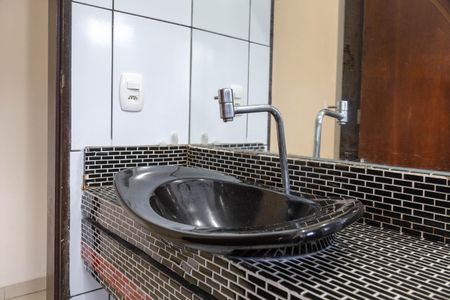 Banheiro de casa para alugar com 3 quartos, 300m² em Parque Jurema, Guarulhos
