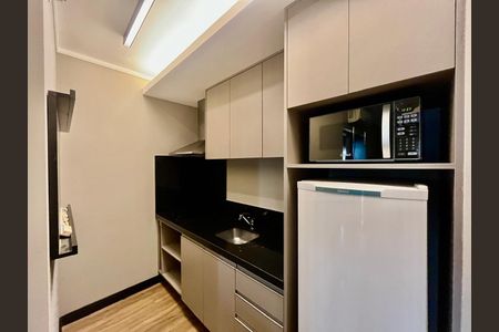 Cozinha de apartamento para alugar com 1 quarto, 38m² em Cambuí, Campinas