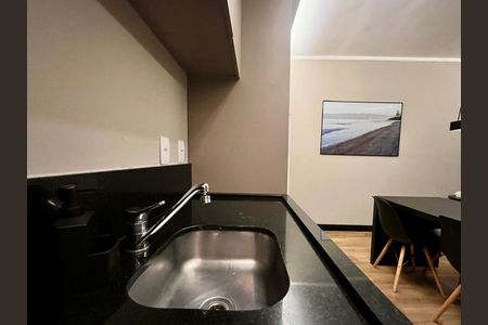 Cozinha de apartamento para alugar com 1 quarto, 38m² em Cambuí, Campinas