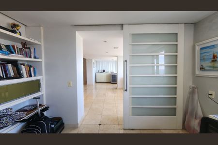 Gabinete de apartamento para alugar com 4 quartos, 330m² em Rio Vermelho, Salvador