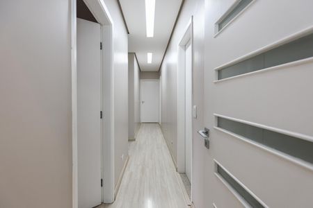 Corredor de casa à venda com 3 quartos, 275m² em Vila Sonia, São Paulo