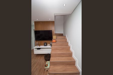 Escada de casa à venda com 3 quartos, 130m² em Vila Catupia, São Paulo