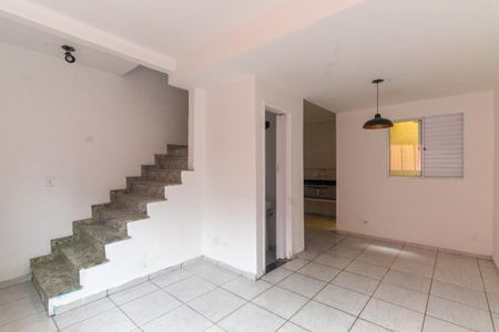 Sala de casa de condomínio para alugar com 2 quartos, 90m² em Vila Aricanduva, São Paulo