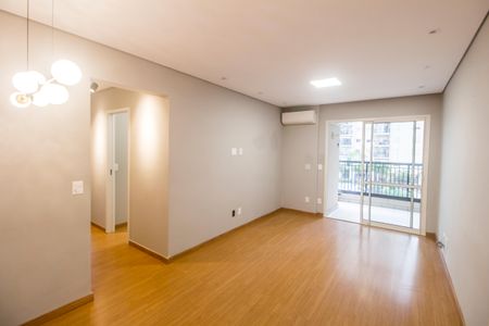 Sala de apartamento para alugar com 3 quartos, 94m² em Jardim Tupanci, Barueri
