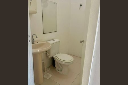 Banheiro de kitnet/studio para alugar com 1 quarto, 33m² em Cristo Redentor, Porto Alegre