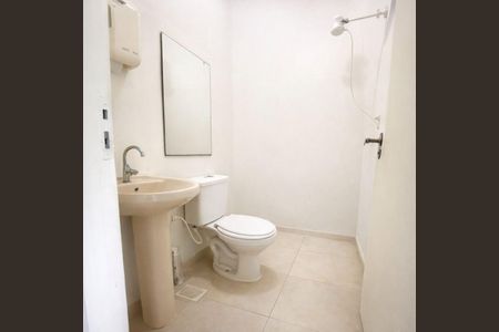 Banheiro de kitnet/studio para alugar com 1 quarto, 33m² em Cristo Redentor, Porto Alegre