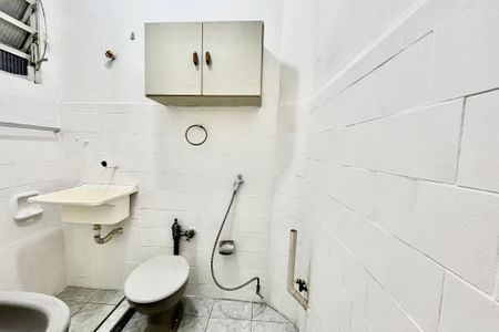 Banheiro de kitnet/studio à venda com 1 quarto, 21m² em Copacabana, Rio de Janeiro