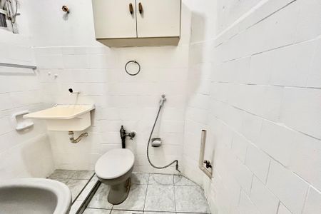 Banheiro de kitnet/studio à venda com 1 quarto, 21m² em Copacabana, Rio de Janeiro
